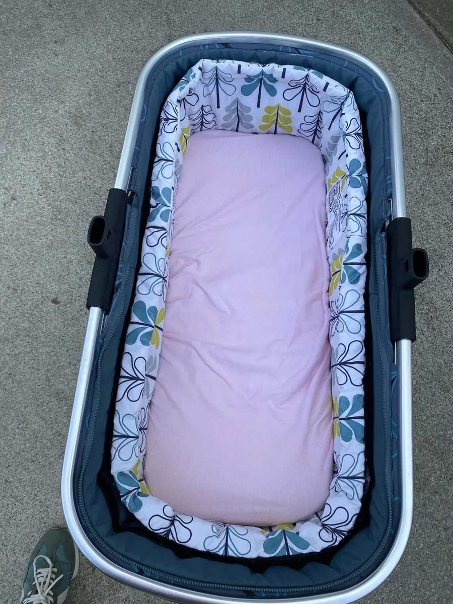 Baby crib and rocking stand - Image 3