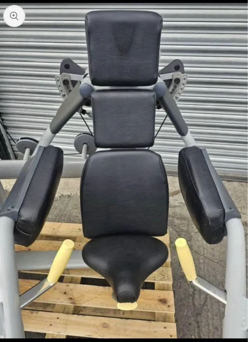 Technogym side raise - Image 3