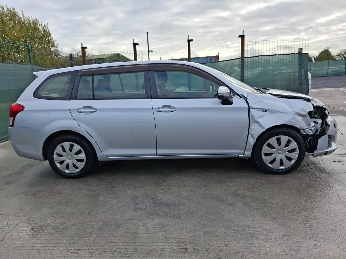 2015 Toyota Corolla Fielder Hybrid Auto - Image 4
