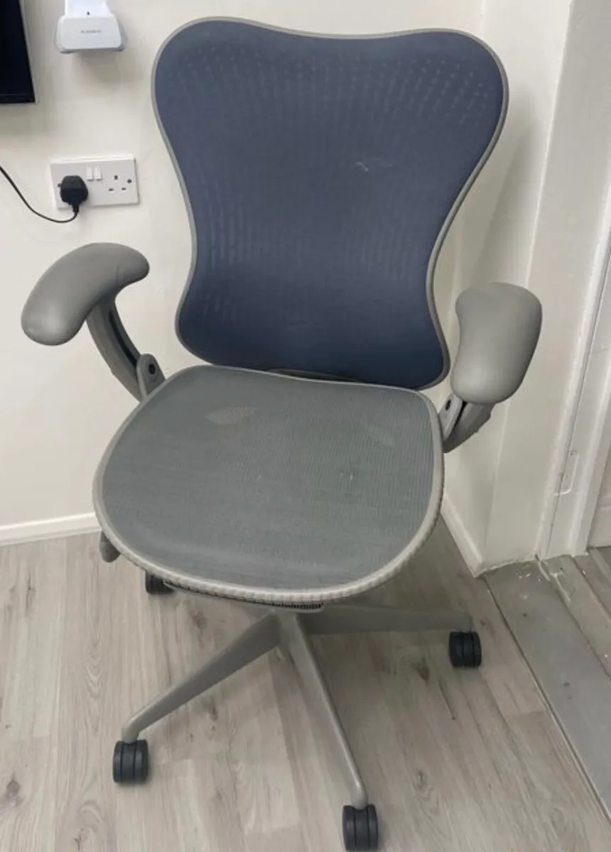 Herman Miller Mirra 1 Office Chair - Image 3