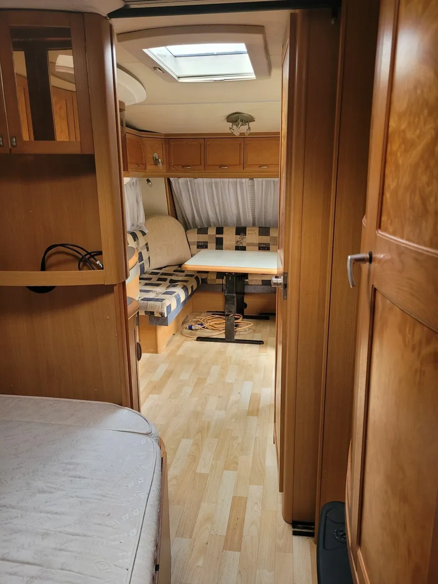 Big Caravan with amazing layout - Image 3