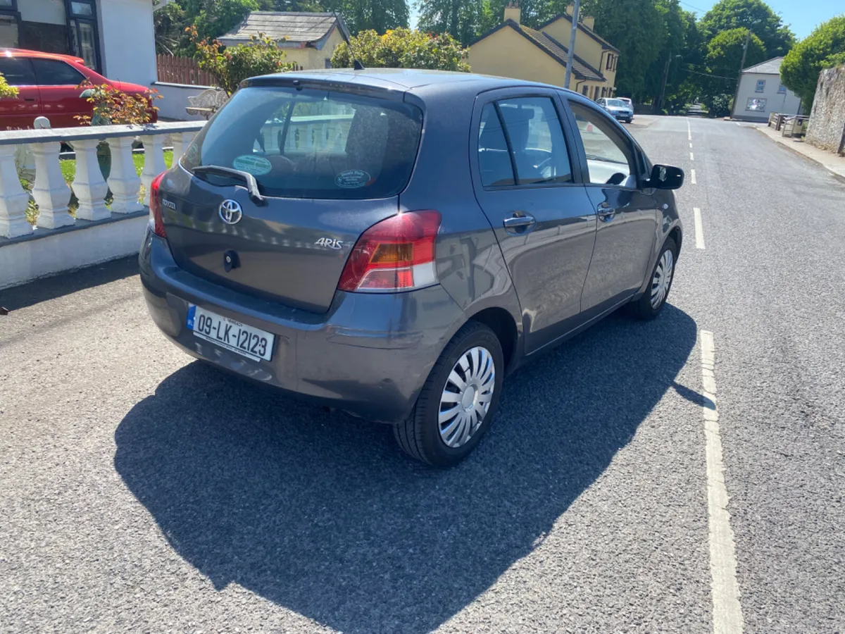 Toyota Yaris 2009 - Image 4