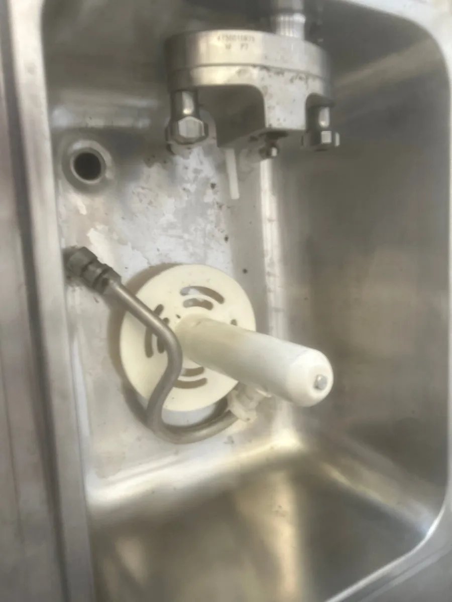 Ice Cream Machine - Image 3