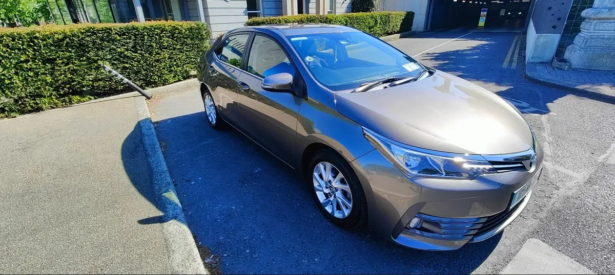 Toyota Corolla 2017 - Image 2