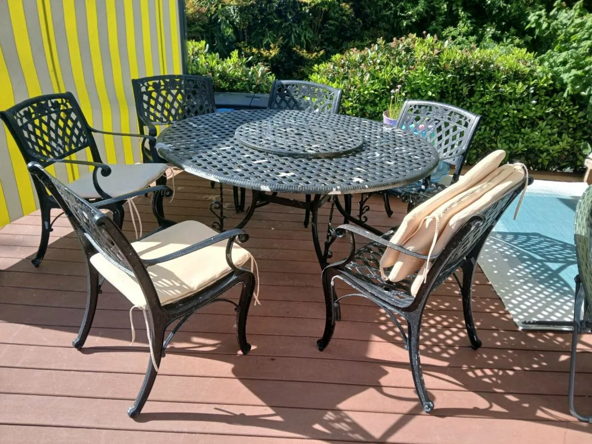 Garden patio table and chairs - Image 1