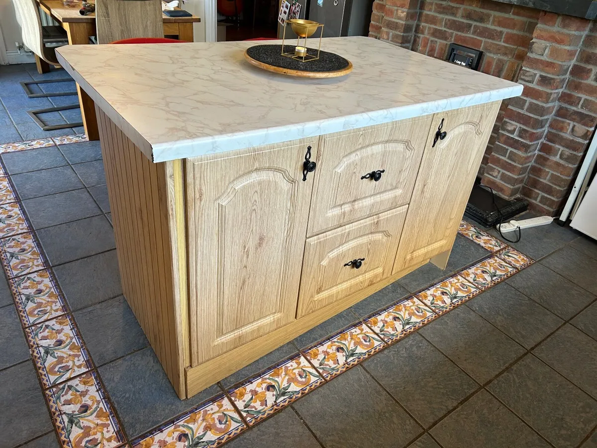 Kitchen island - Image 2