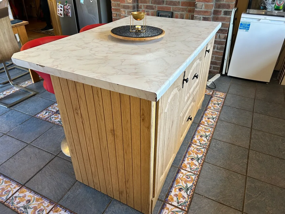 Kitchen island - Image 3