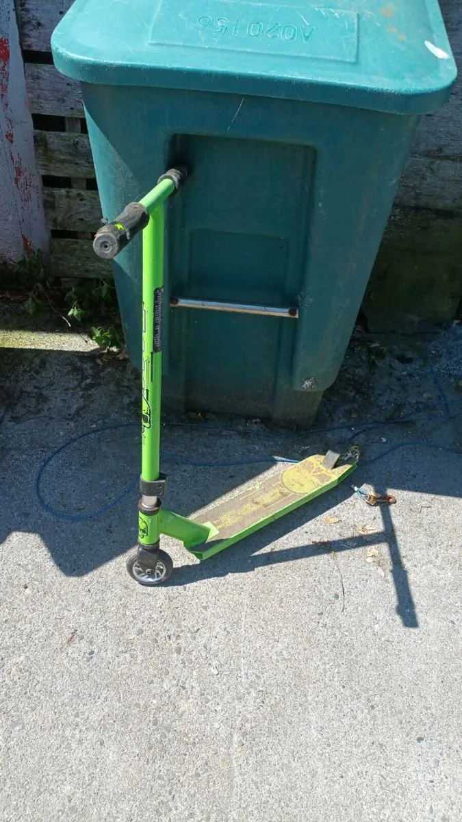 2 scooter - Image 1