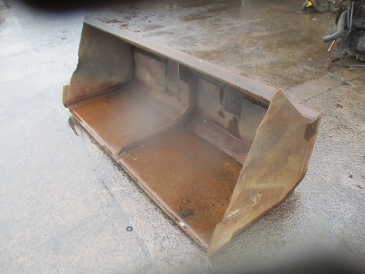 Quicke 6Ft 6' Bucket On Old Style Quicke Brackets - Image 3