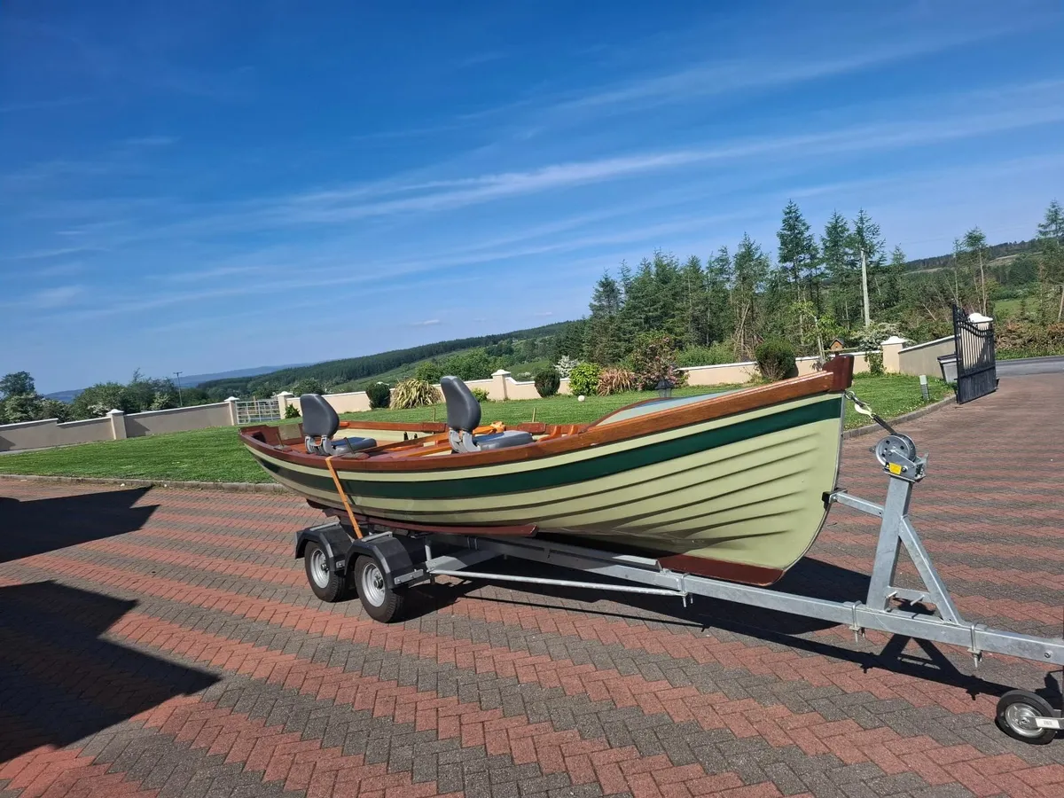 Boat and outboard - Image 2