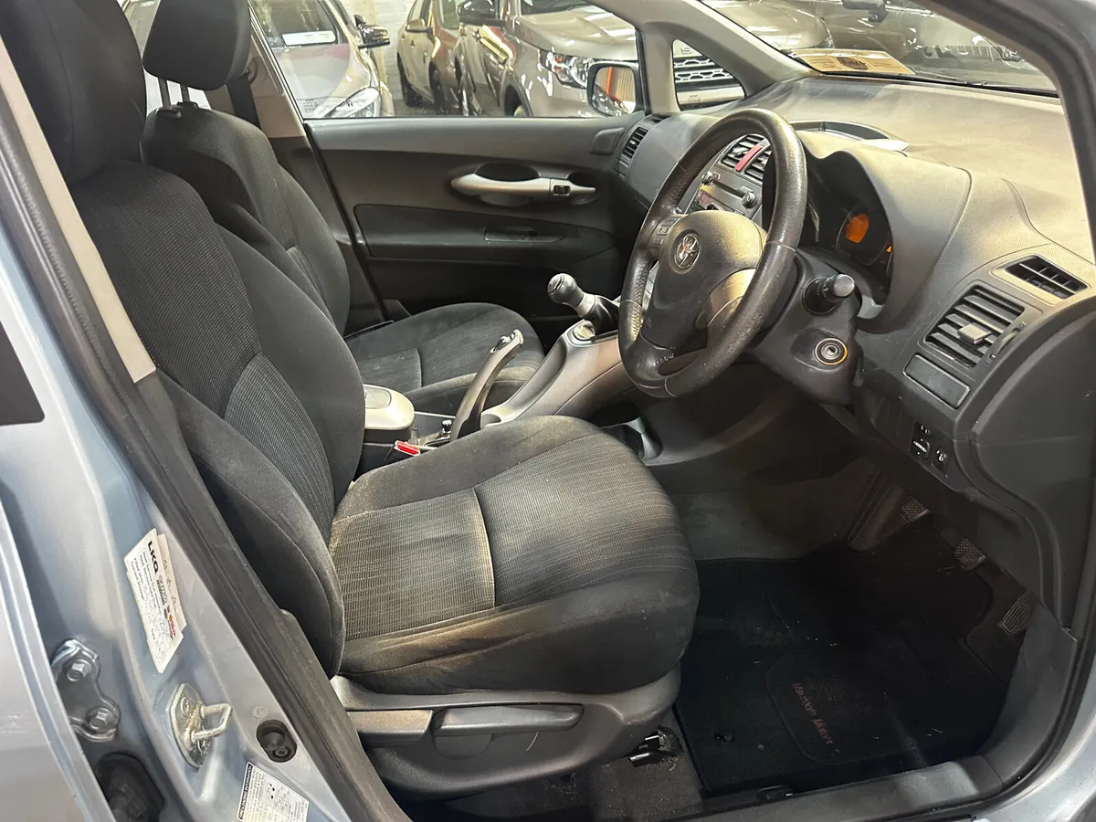 Toyota Auris 1.4 VVT-i Luna Petrol - Image 4