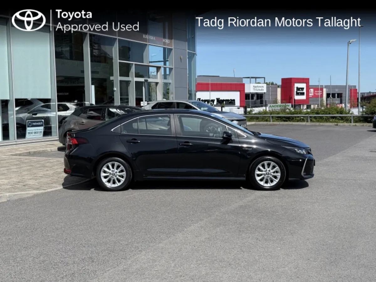 Toyota Corolla LUNA SALOON 4DR AUTO HYBRID - Image 3