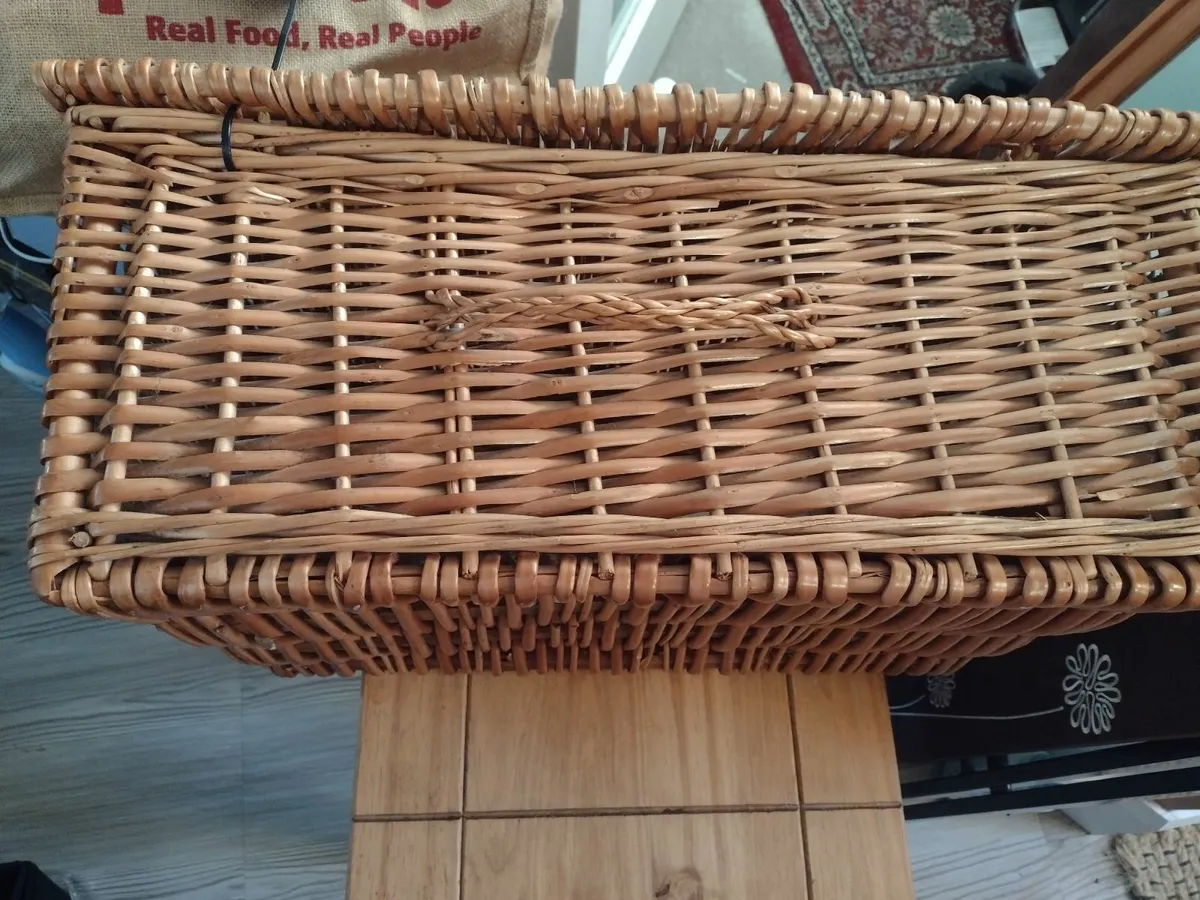 Wicker picnic basket - Image 3