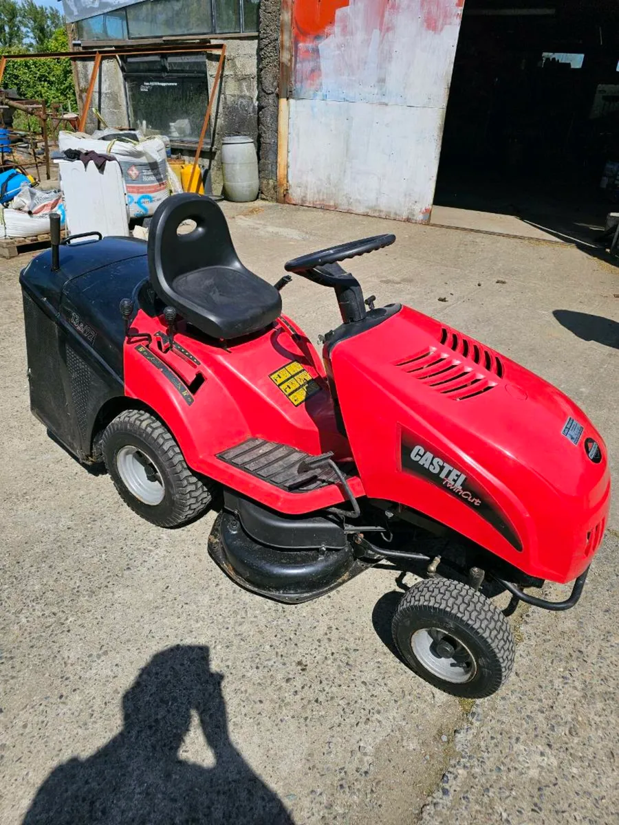 Ride on lawnmower - Image 1