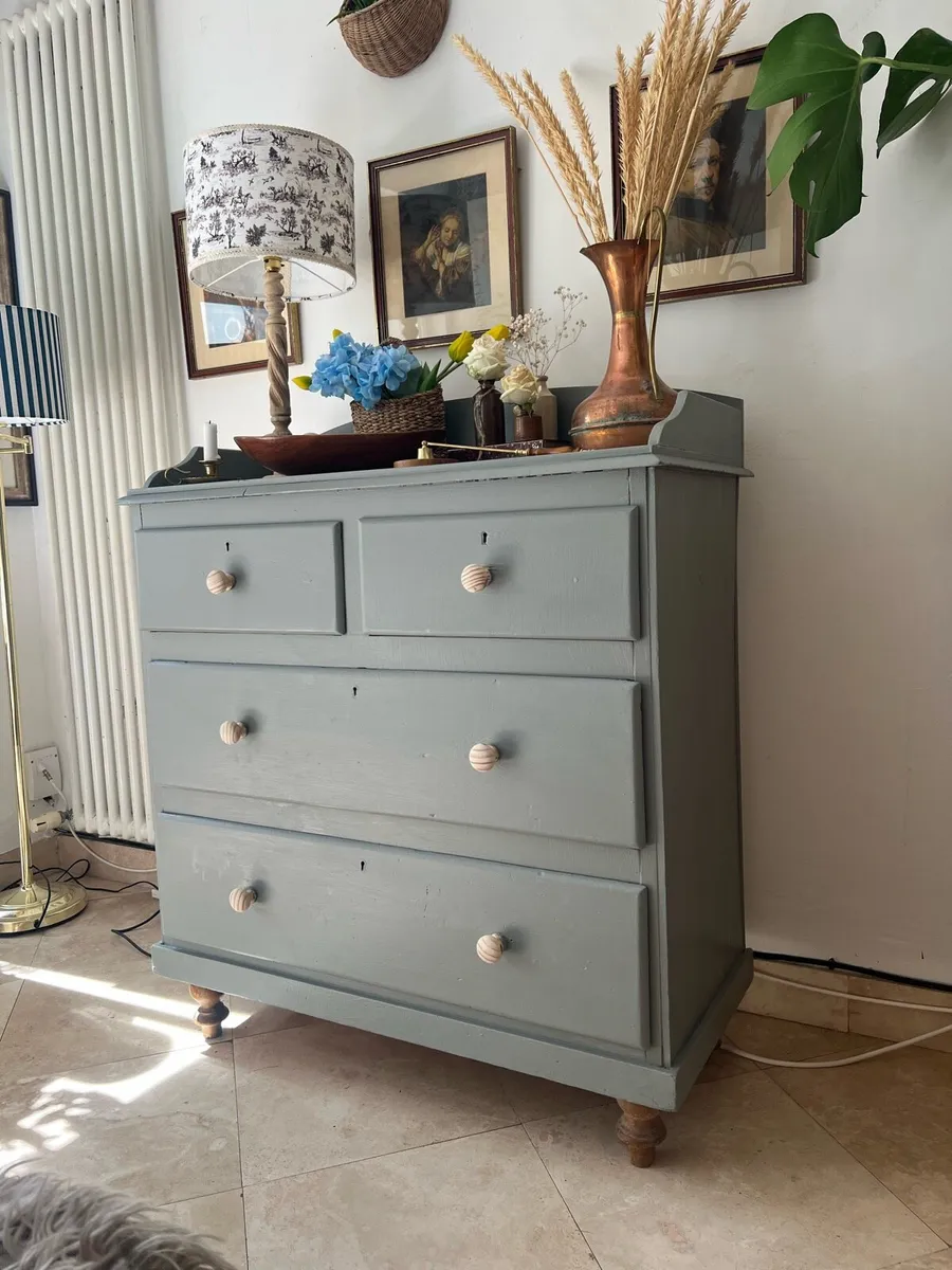 Large antique pine chest of drawers - Image 1