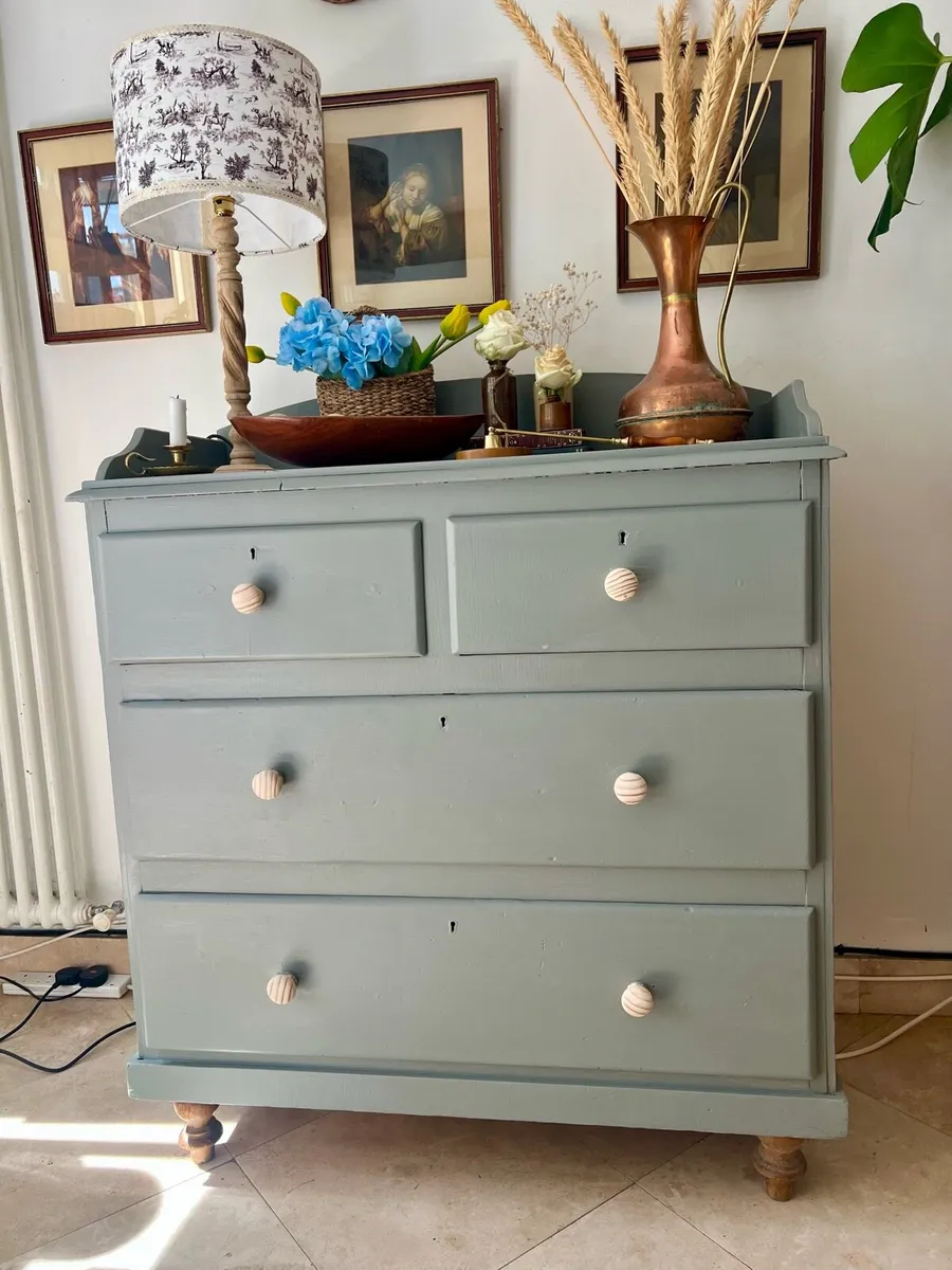 Large antique pine chest of drawers - Image 2