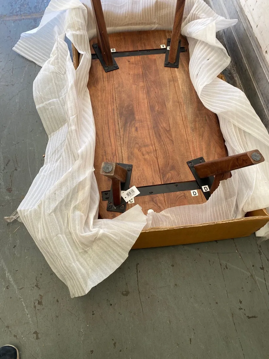 Light and living walnut coffee table brand new - Image 4