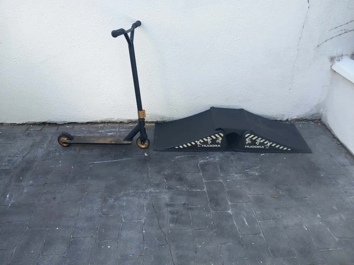 Scooter and ramp - Image 1