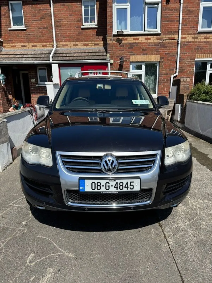 2008 Volkswagen Touareg - Image 1