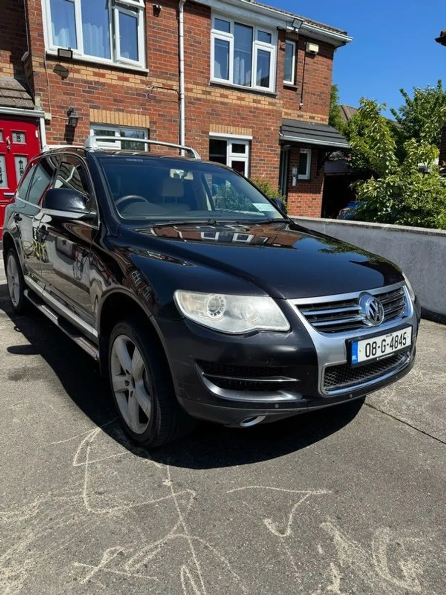 2008 Volkswagen Touareg - Image 2