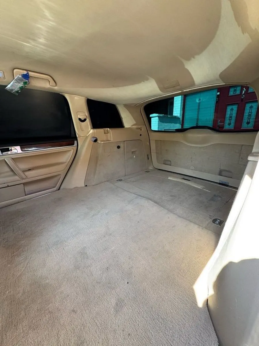 2008 Volkswagen Touareg - Image 3