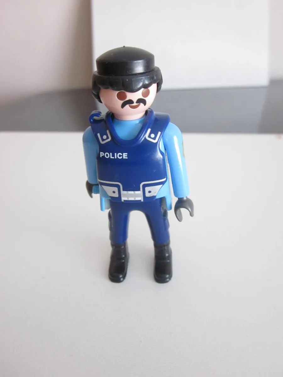 Playmobil Blue Policeman With Pareballe Vest Fig - Image 3