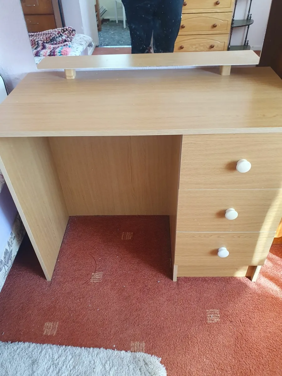 Dressing table - Image 1