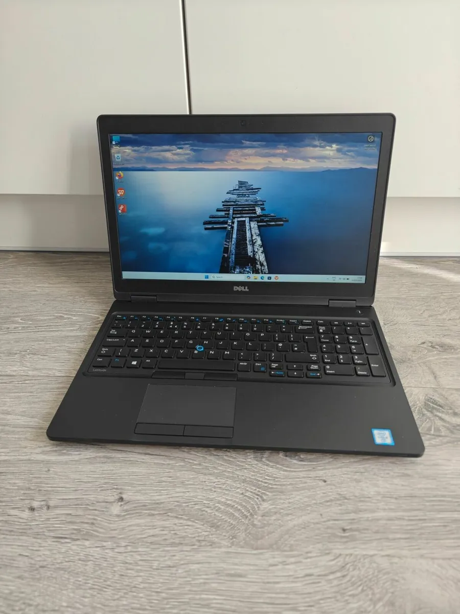 DELL Latitude 5580 | i5 | 16GB | 256GB | 15.6" FHD - Image 1