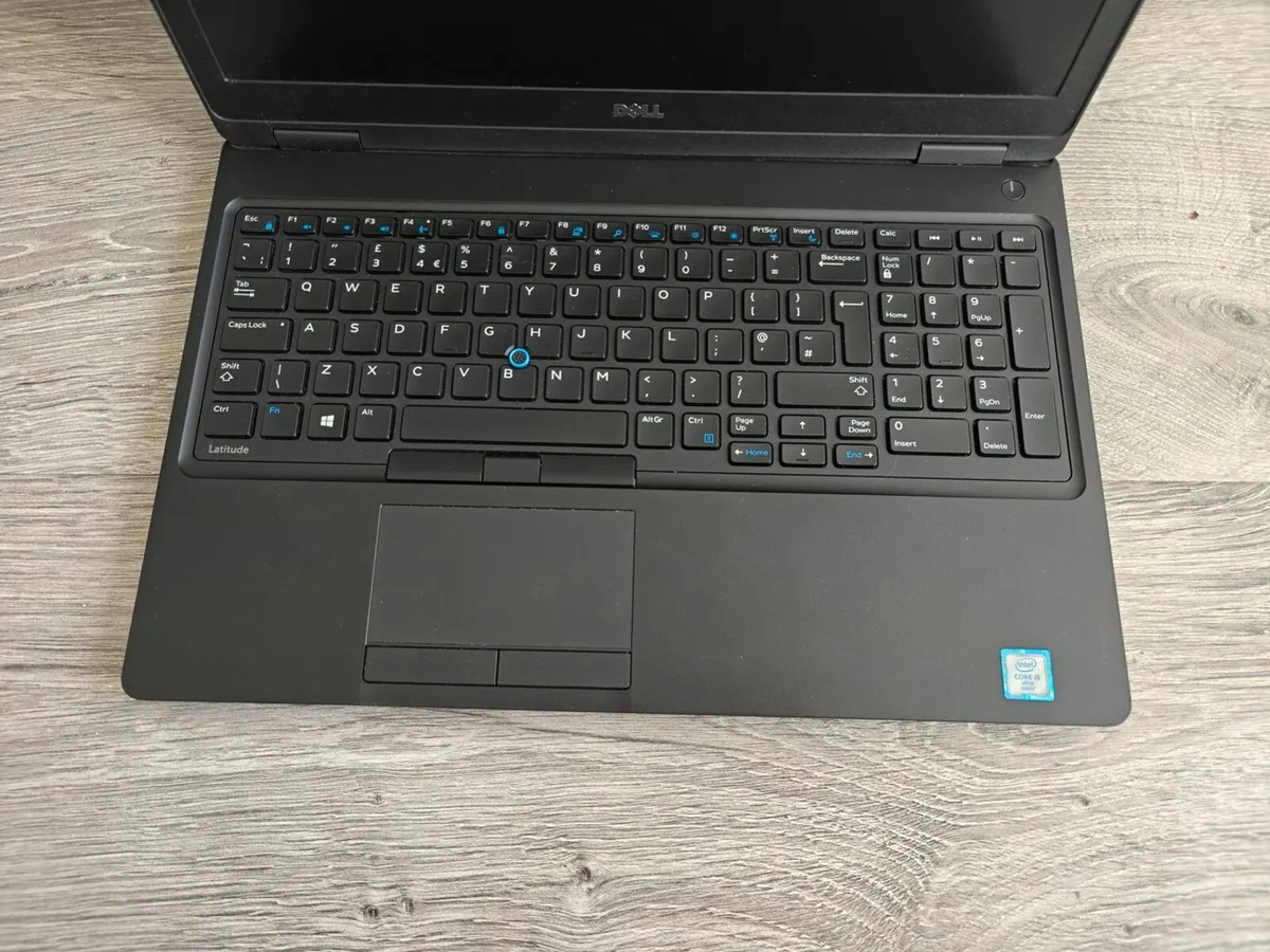 DELL Latitude 5580 | i5 | 16GB | 256GB | 15.6" FHD - Image 4