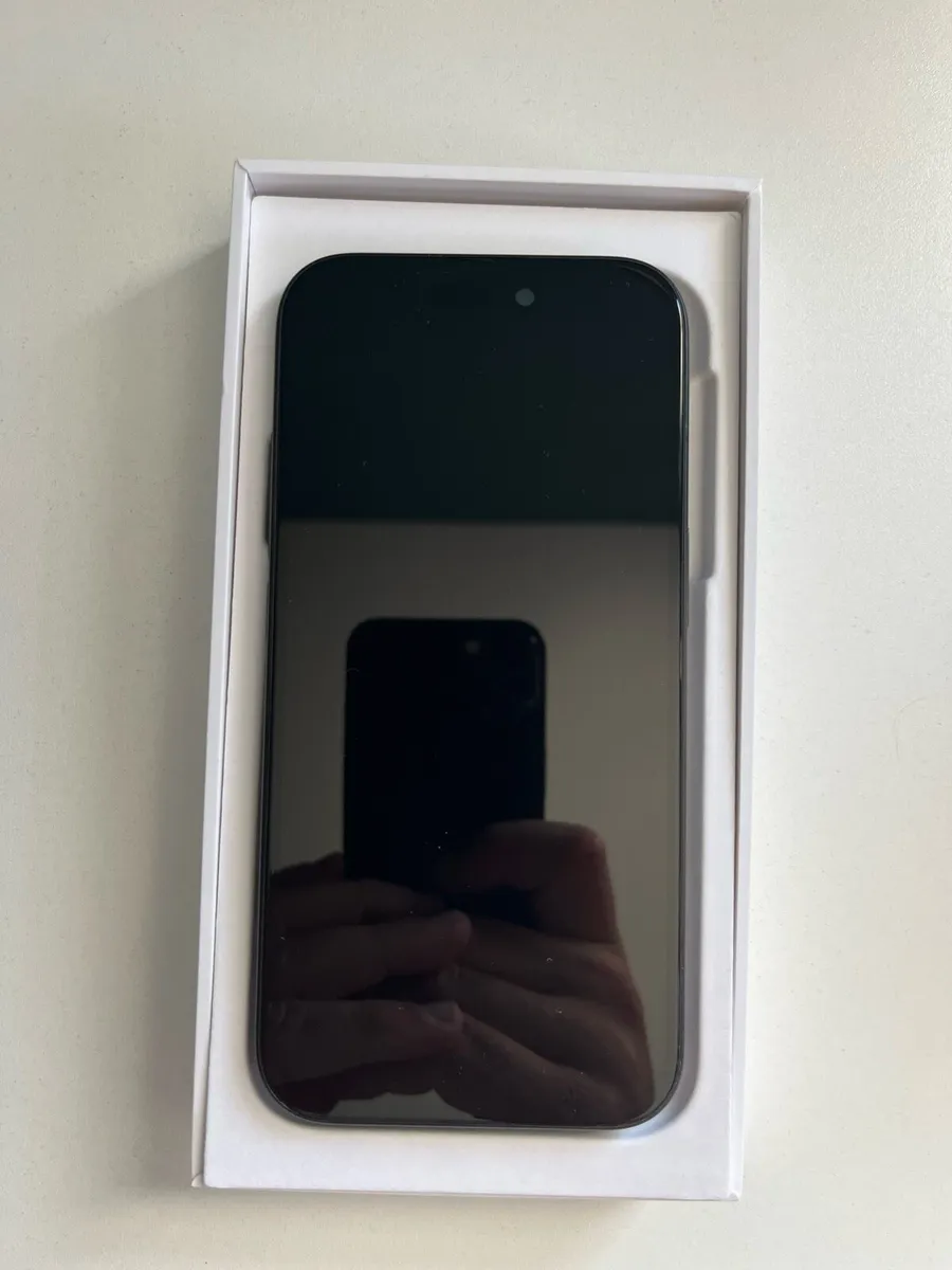 iPhone 16 black 128GB Unlocked - Image 3