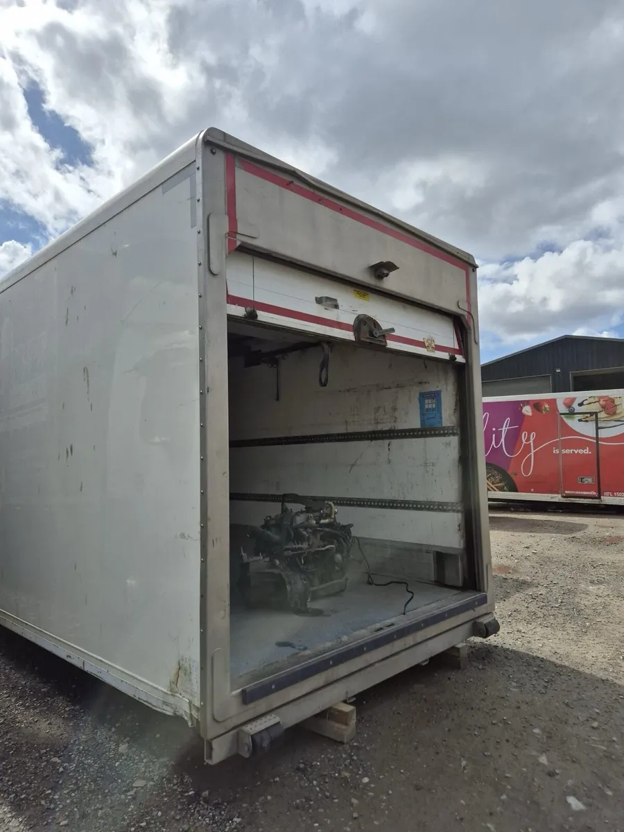 Insulated shipping  container - Image 1