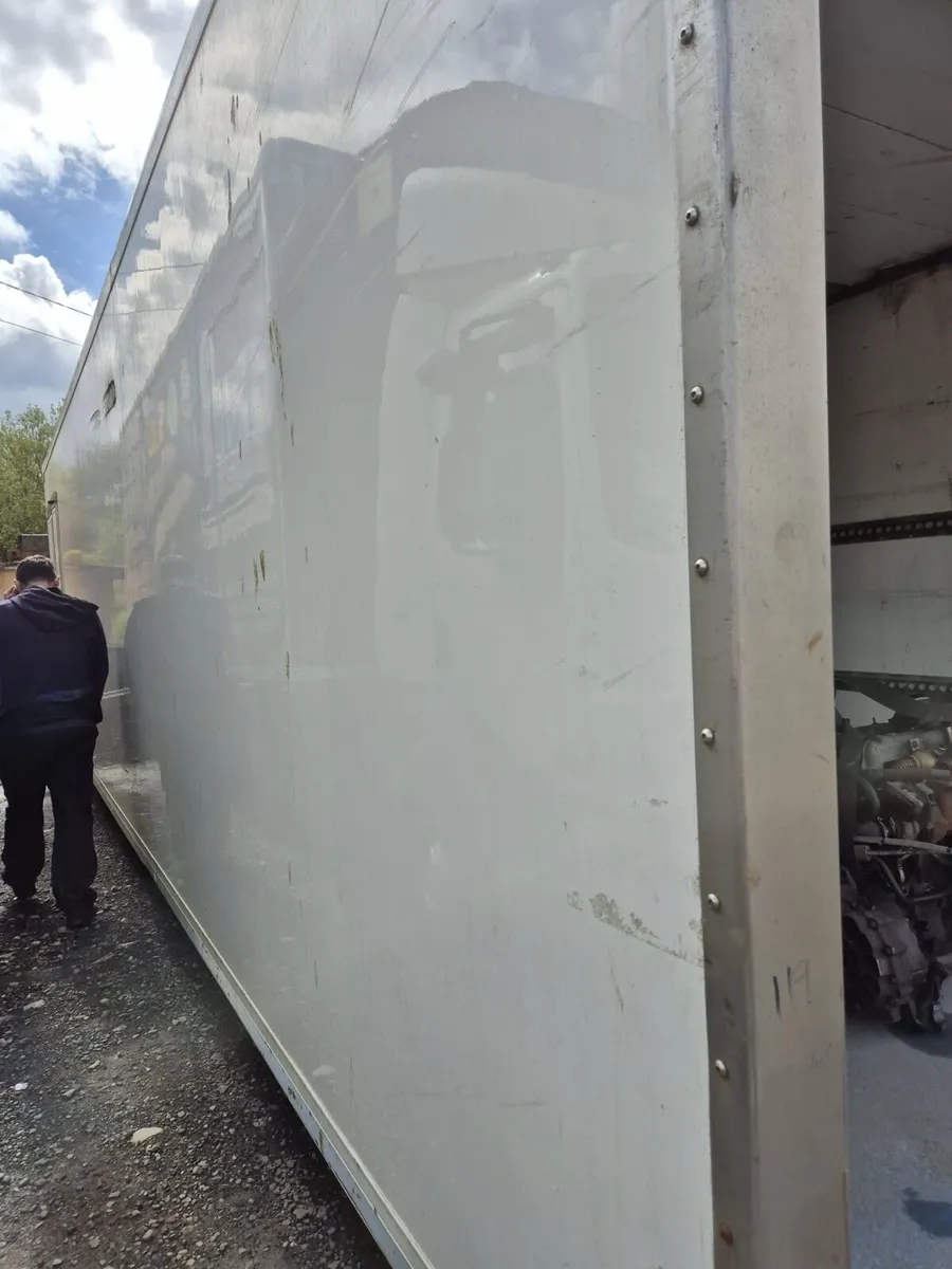 Insulated shipping  container - Image 3