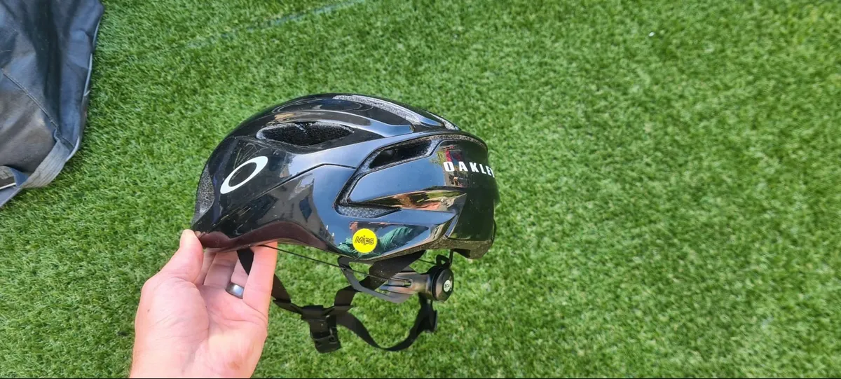 Cycling helmet - Image 1