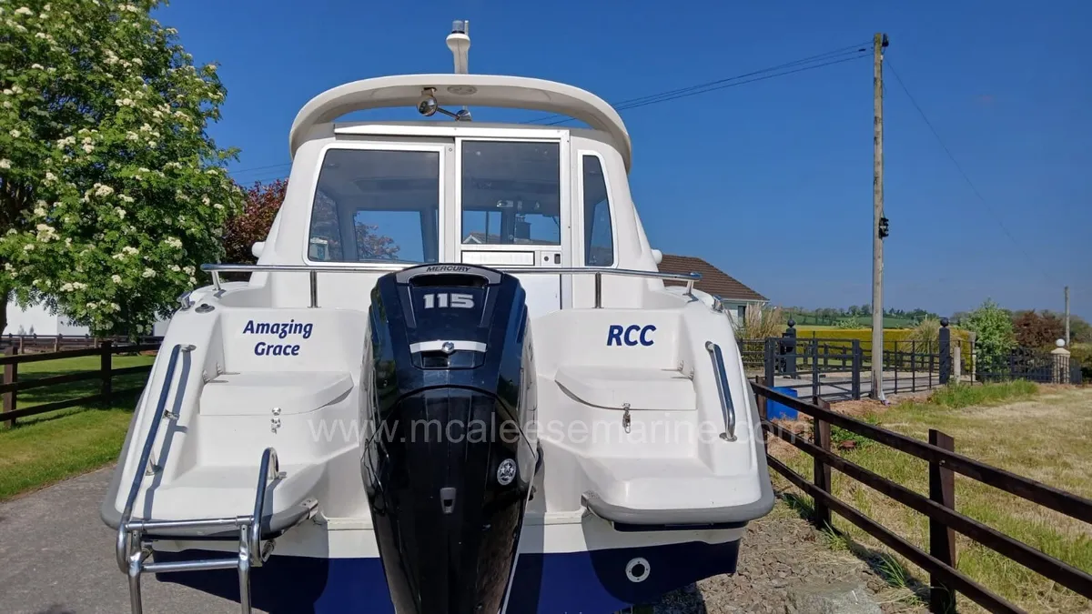 Flipper 630CC Hardtop Boat - Image 4