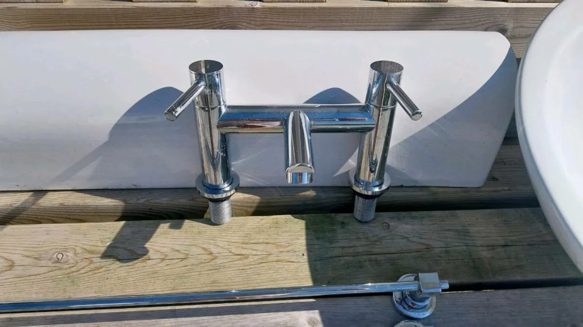 Bathroom ware - Image 3