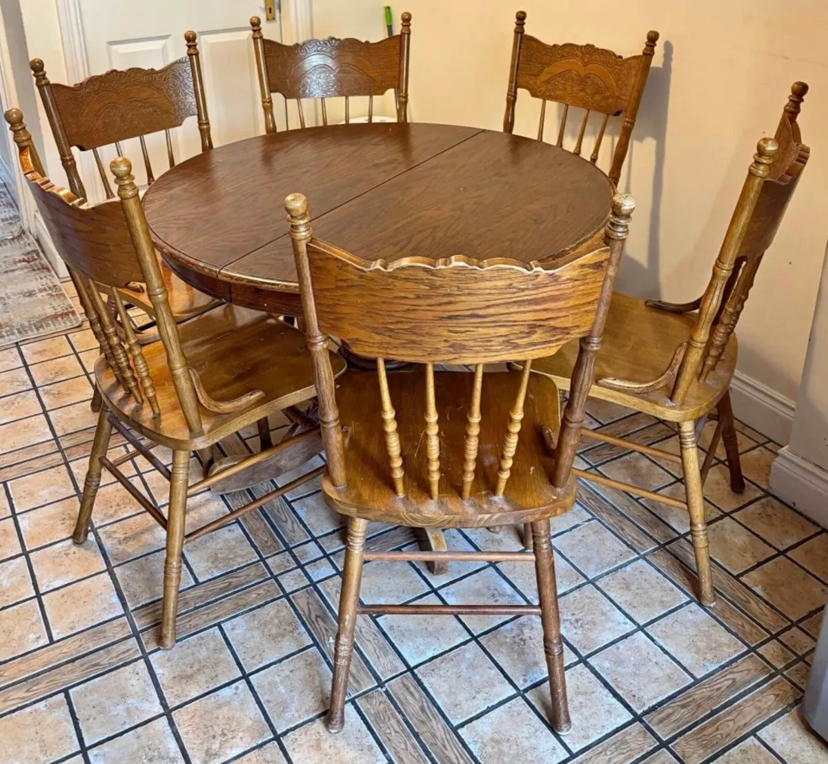 Circular Extendable Kitchen Dining Table - Deliver