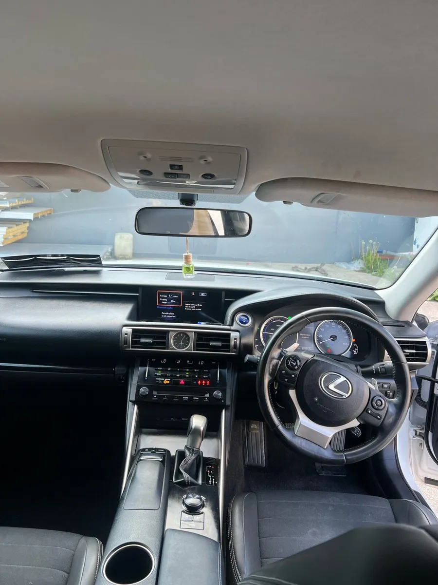 Lexus lS 300H 2014 hybrid - Image 3