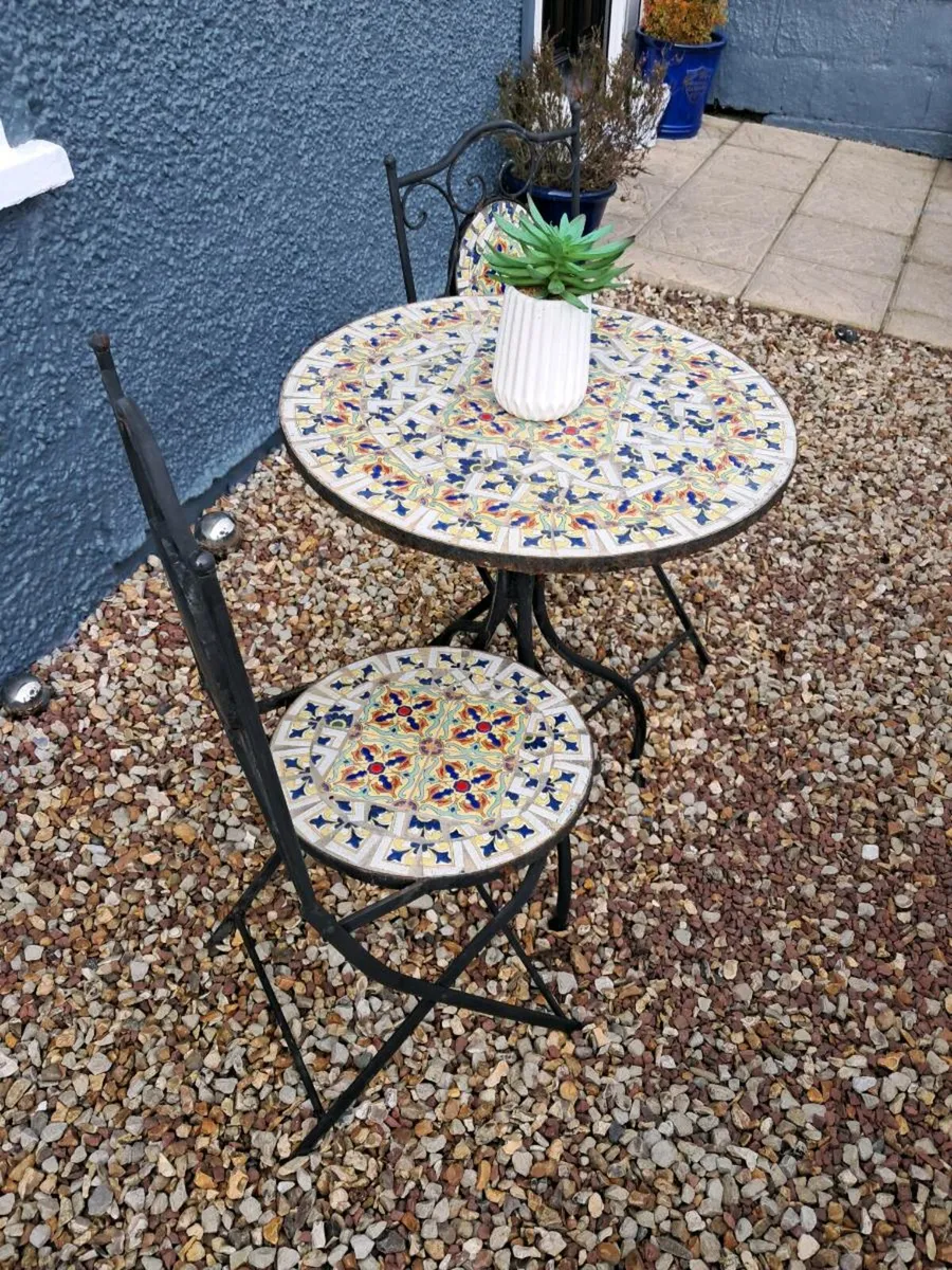 Garden table and chairs - Image 1