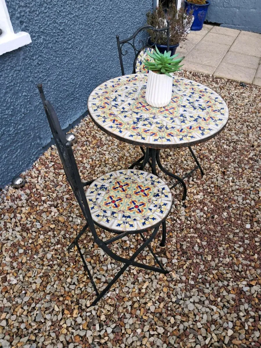 Garden table and chairs - Image 2