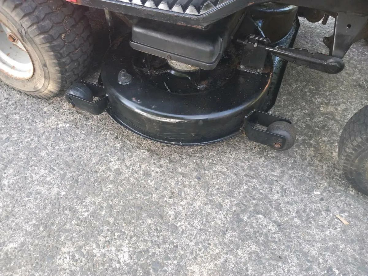 Ride on lawnmower - Image 3