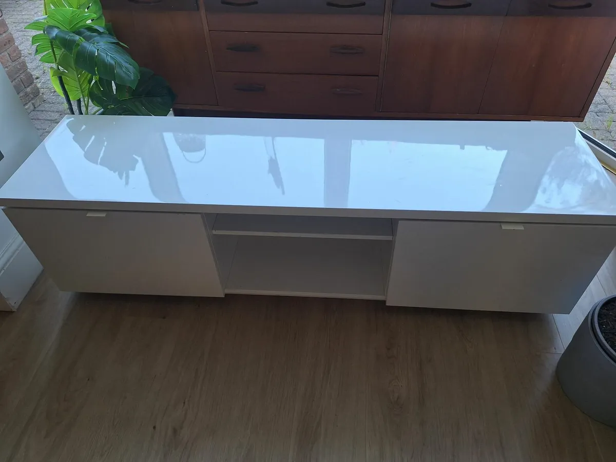 Media unit