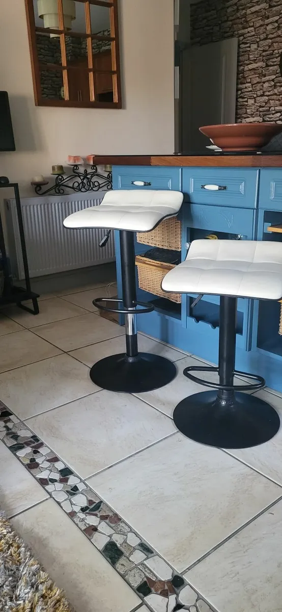 Bar stools - Image 1
