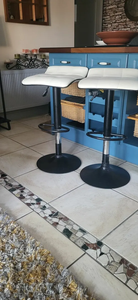 Bar stools - Image 2