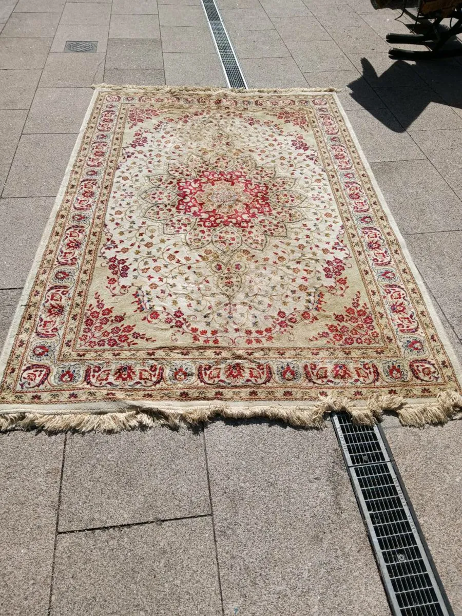 Large Kashmir Rug - Image 1