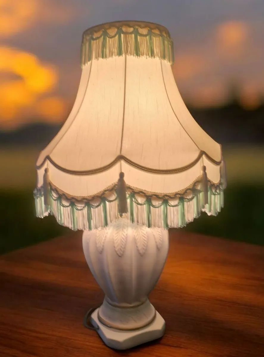 Beautiful large lamp - Image 2