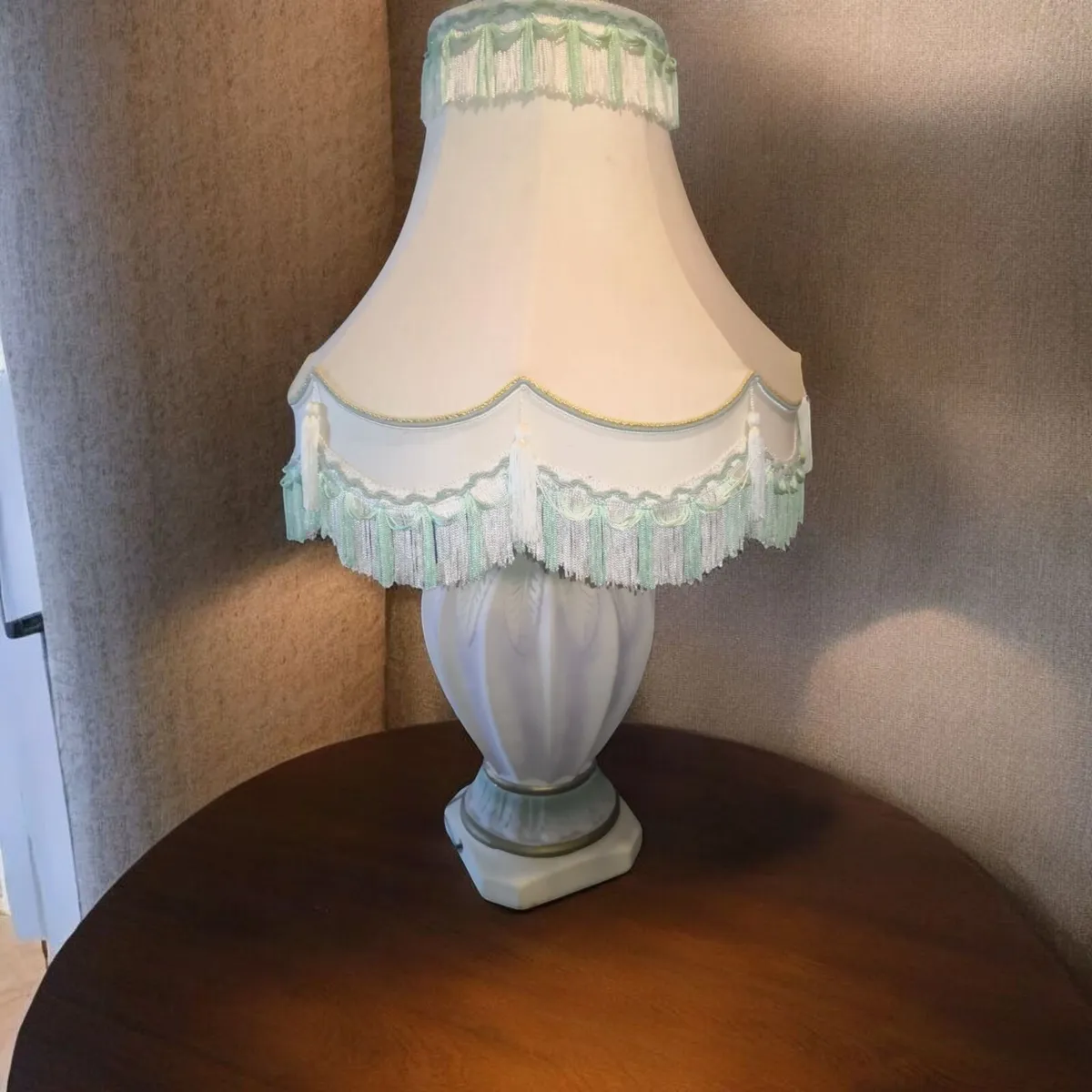 Beautiful large lamp - Image 3