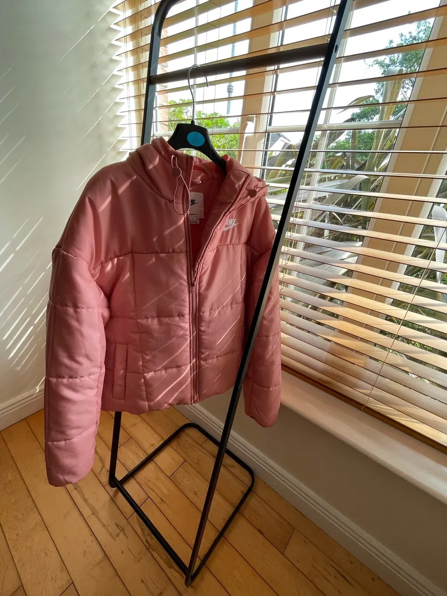 Nike Puffer Winter Jacket - Image 1