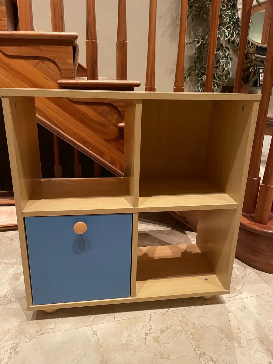 Gorgeous Shelf Unit In Very Good Condition - Image 1