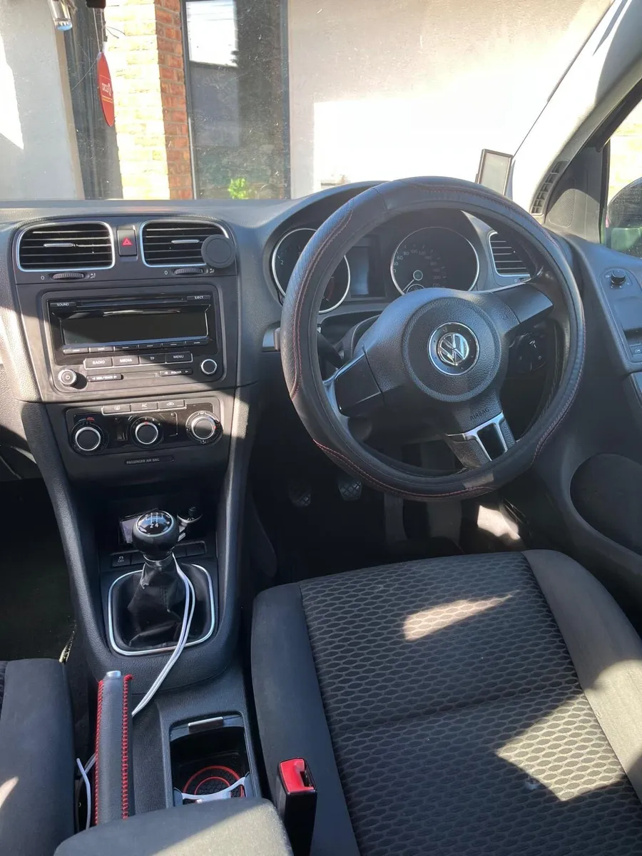 Volkswagen Golf 1.6 diesel 2011 - Image 4