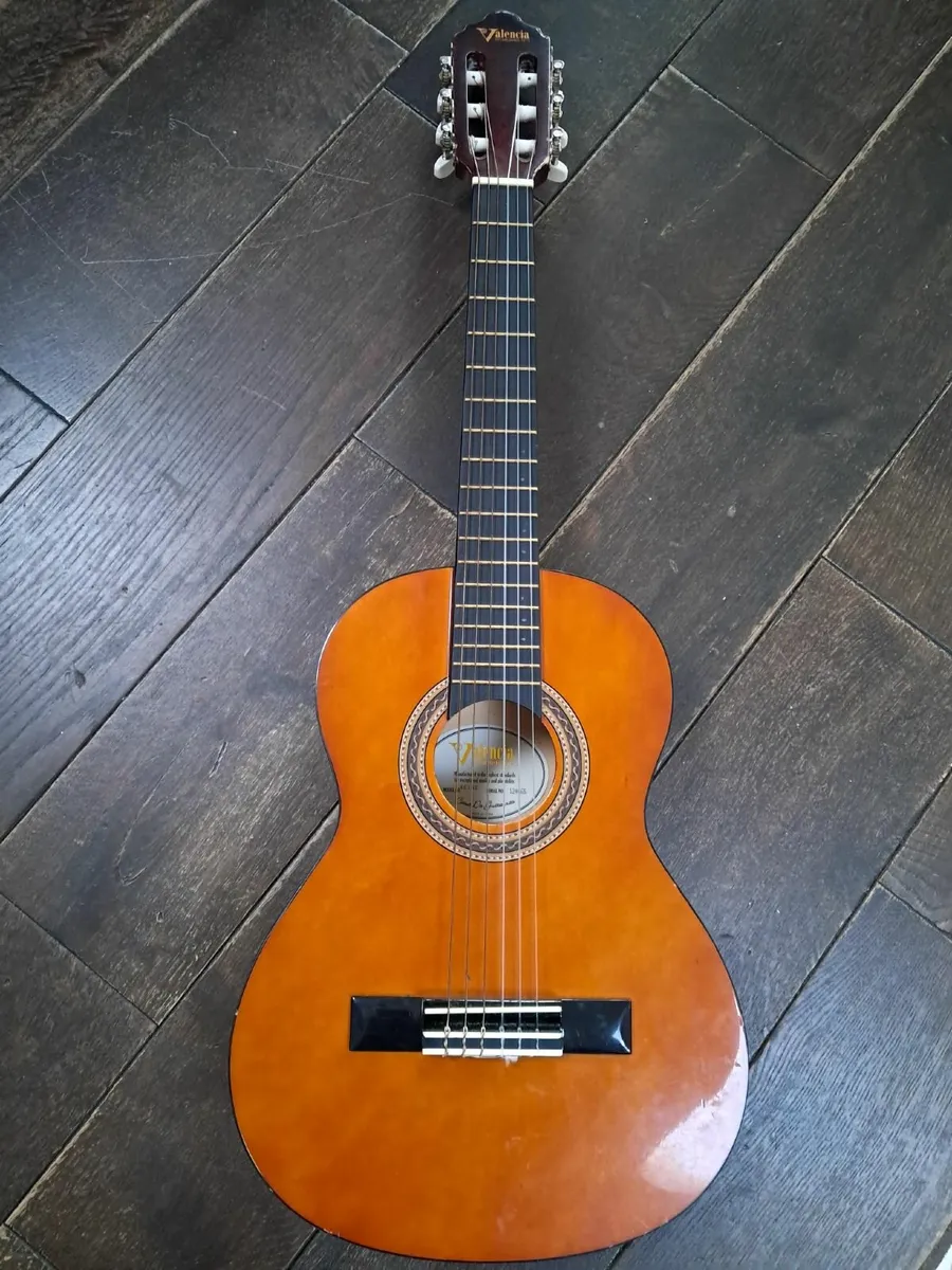 Children's guitar - Image 1